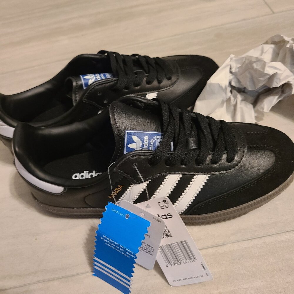 NWT Adidas Samba Shoes 7 women / 6 men black white 3 stripes og gazelle spezial
